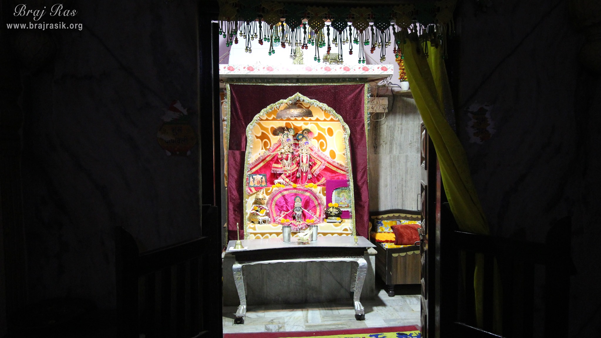 Distant deity darshan at Shri Chhain Bihari Kunj, Vrindavan