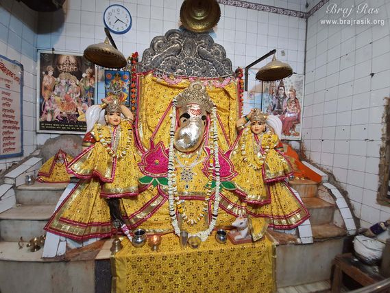 Glimpses of Mota Ganesh with Riddhi & Siddhi, His two wives.