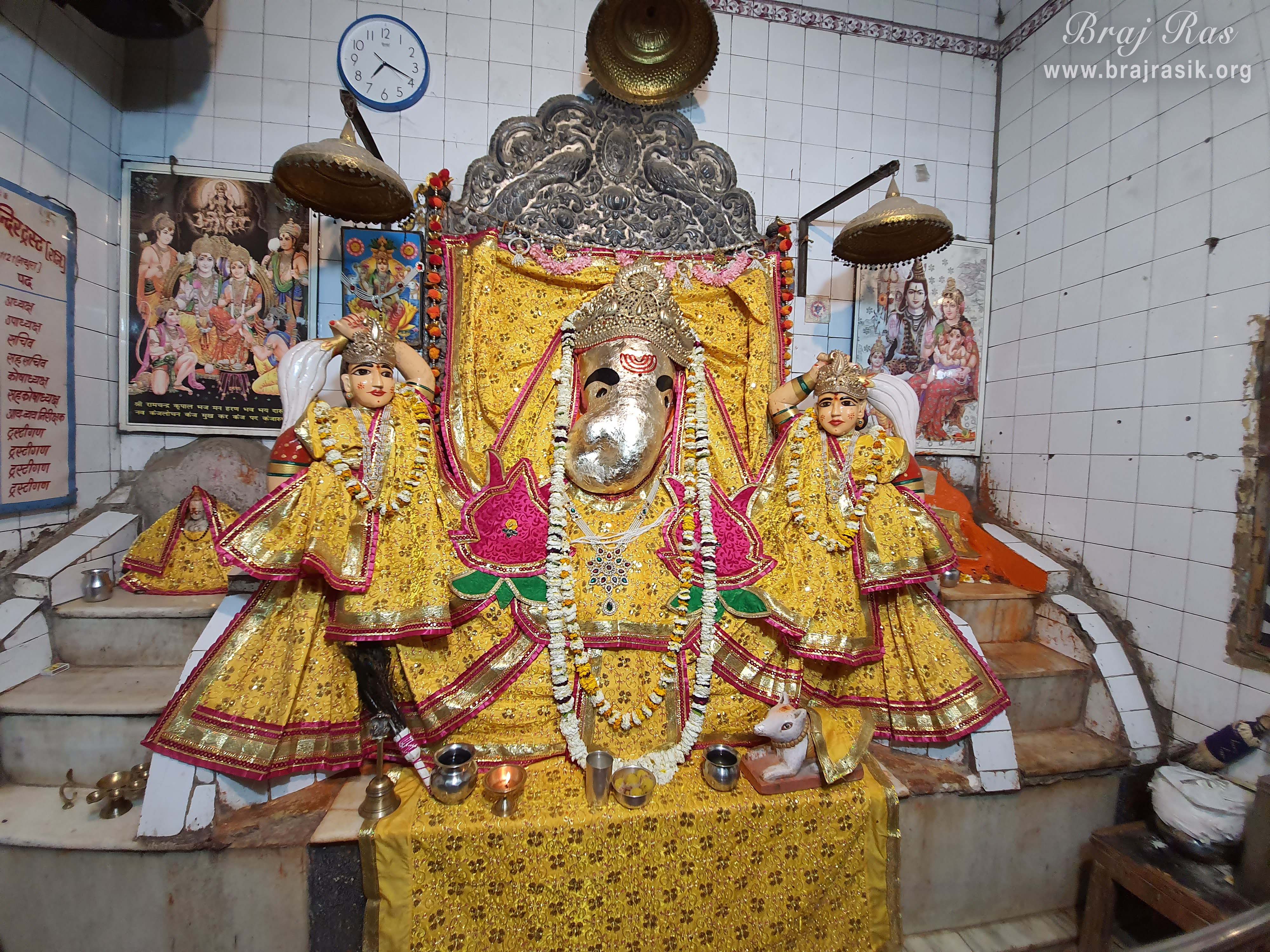 Glimpses of Mota Ganesh with Riddhi & Siddhi, His two wives.
