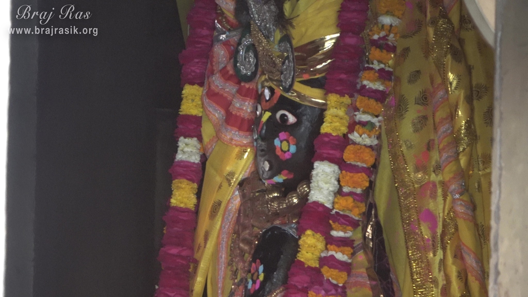 A side darshan of Shri Dau Ji at Shri Dauji temple, Lauhavan