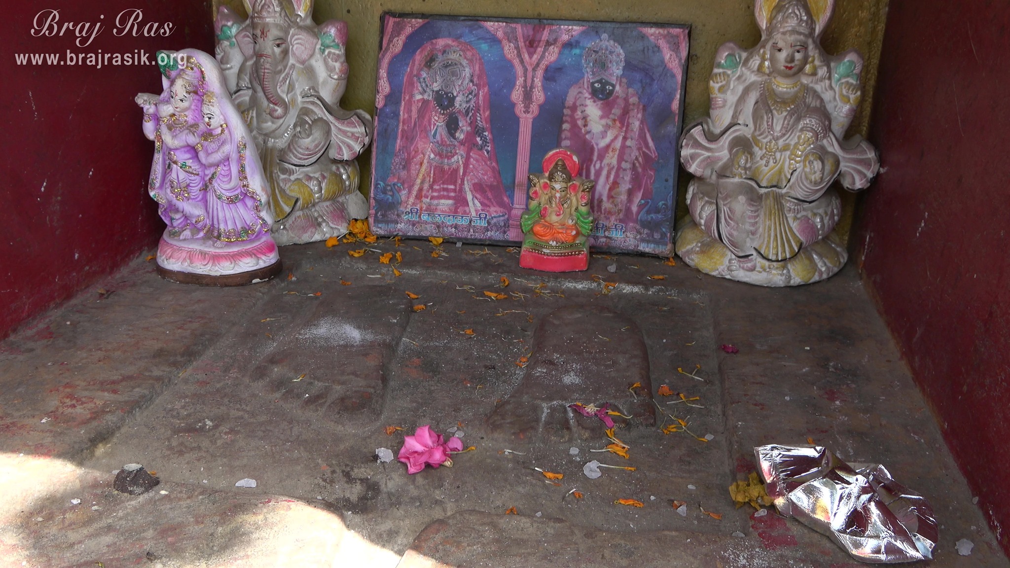 Close darshan of foot marks of Shri Balram Ji at Shri Dauji temple, Lauhavan
