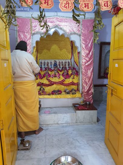 Darshan of Ashtasakhi at Ashtasakhi Temple - Barsana