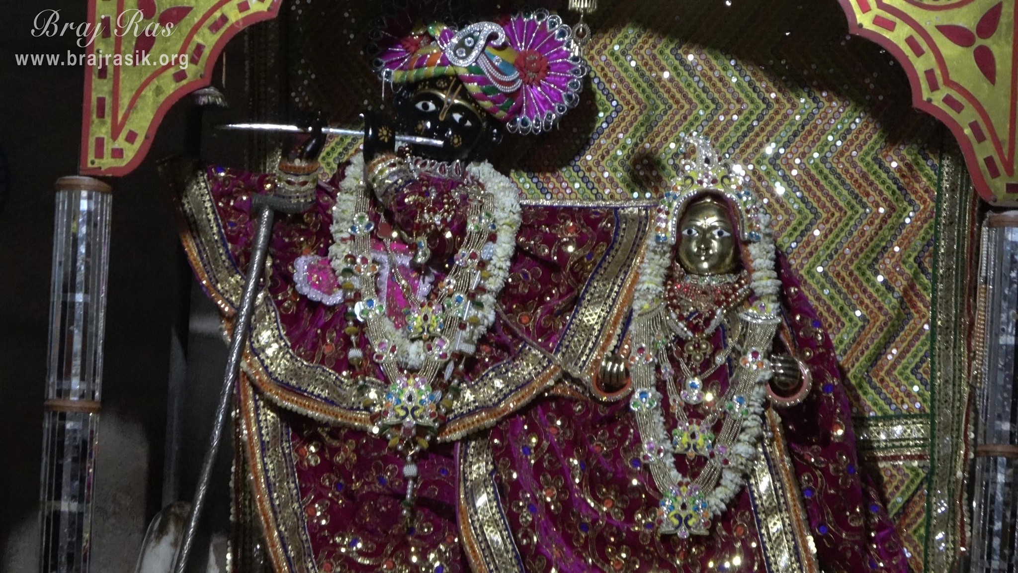 A beautiful darshan of Shri Kushal Bihari Ji at Shri Kushal Bihari Temple in Barsana
