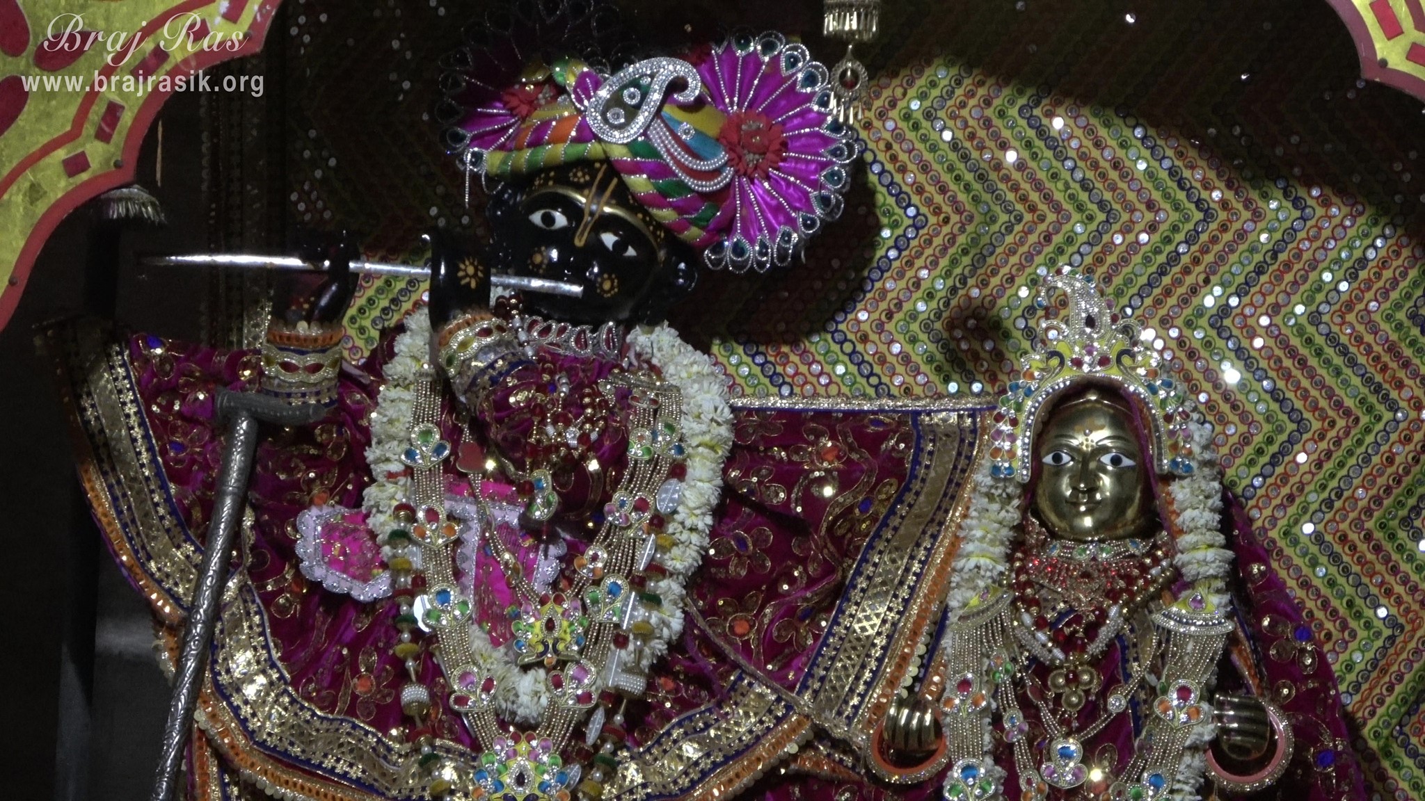 Close darshan of Shri Kushal Bihari Ji at Shri Kushal Bihari Temple in Barsana