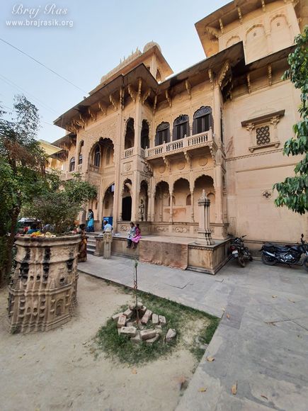 Way to the temple of Shri Kushal Bihari Temple in Barsana
