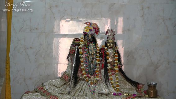 Darshan of Shri Dan Bihari Ji at Dan Garh - Barsana
