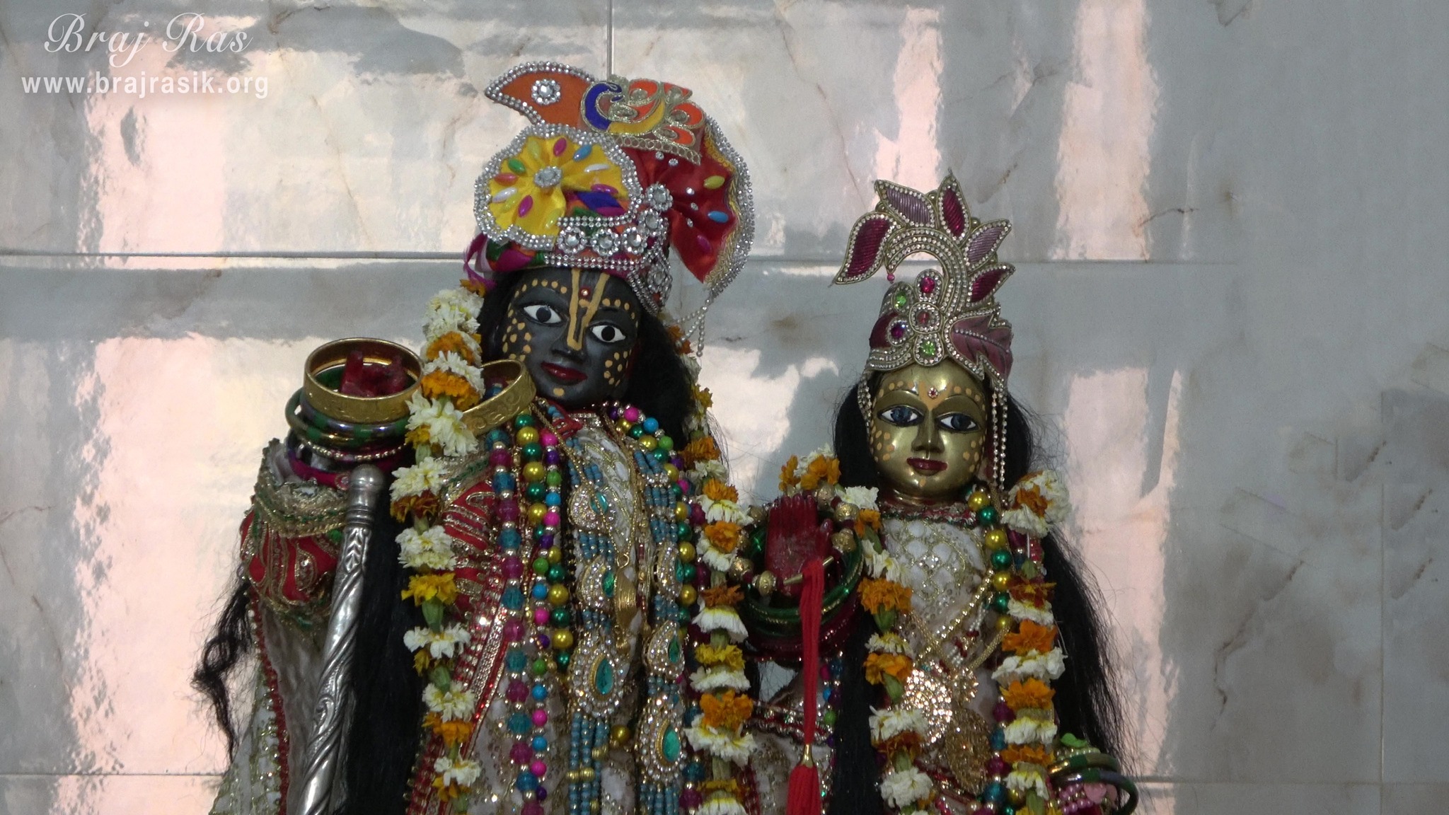 Close darshan of Shri Dan Bihari Ji at Dan Garh - Barsana