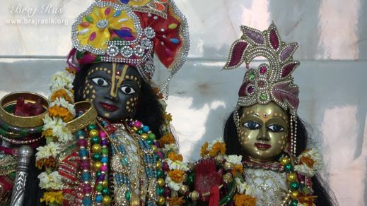 Closeup darshan of Shri Dan Bihari Ji at Dan Garh - Barsana