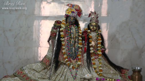A nice darshan of Shri Dan Bihari Ji at Shri Dan Bihari Temple, Dan Garh - Barsana