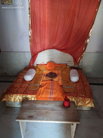 Darshan of Shri Surdas Ji's bhajan place at Surdas Kuti, Chandra Sarovar, Parasauli