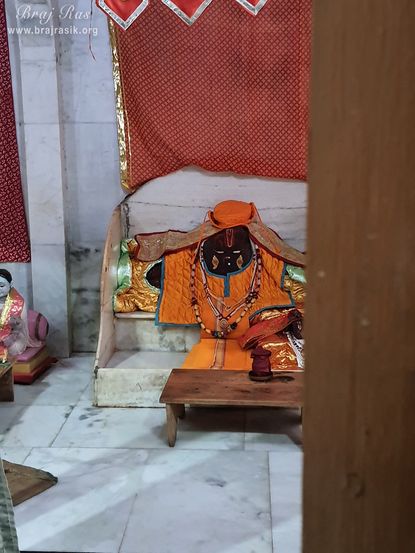Darshan of Shri Giriraj Ji at Surdas Kuti, Chandra Sarovar, Parasauli