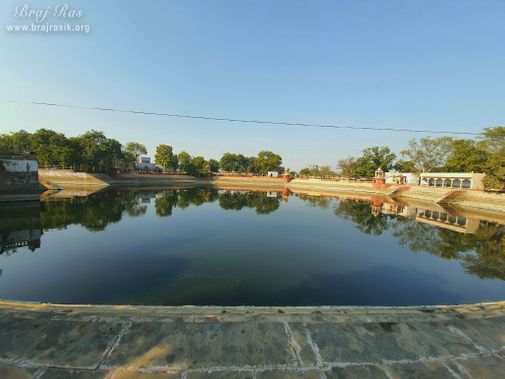 Darshan of Chandra Sarovar at Surdas Kuti, Chandra Sarovar, Parasauli