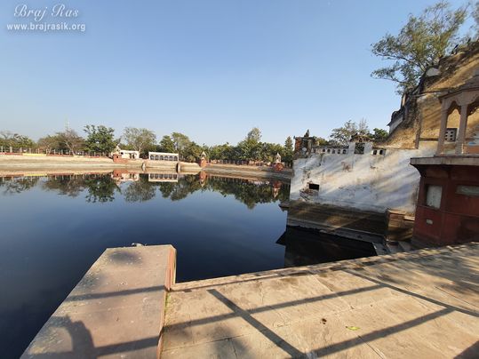 Nice darshan of Chandra Sarovar at Surdas Kuti, Chandra Sarovar, Parasauli