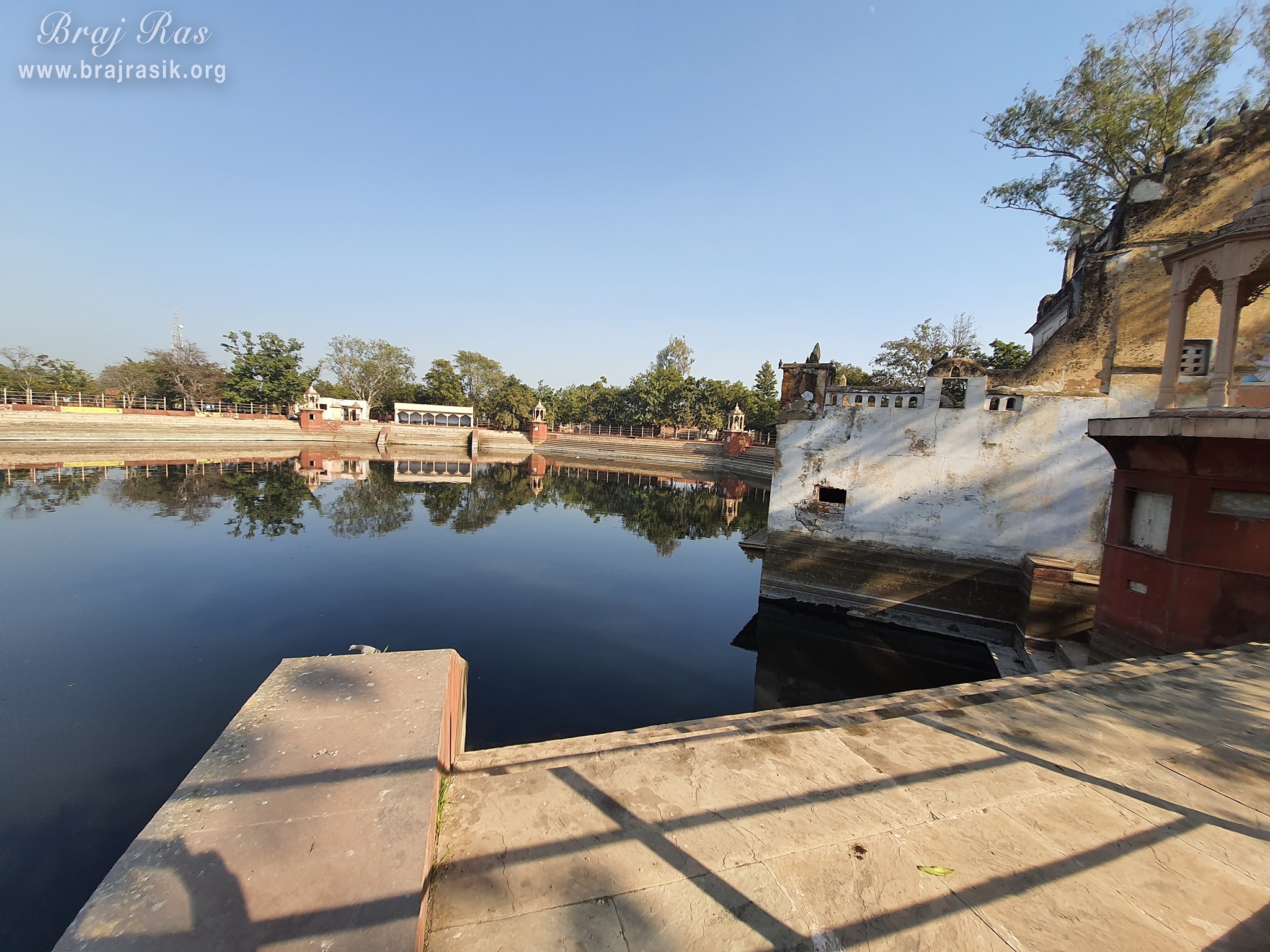 Nice darshan of Chandra Sarovar at Surdas Kuti, Chandra Sarovar, Parasauli