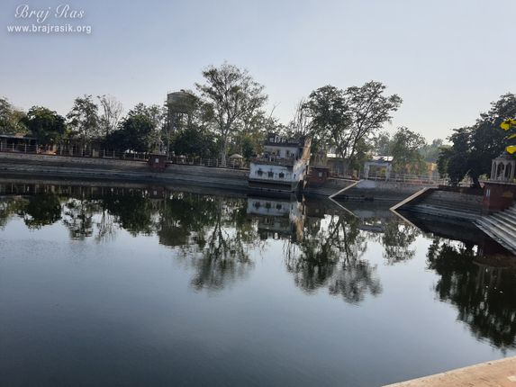A full darshan of Chandra Sarovar at Surdas Kuti, Chandra Sarovar, Parasauli