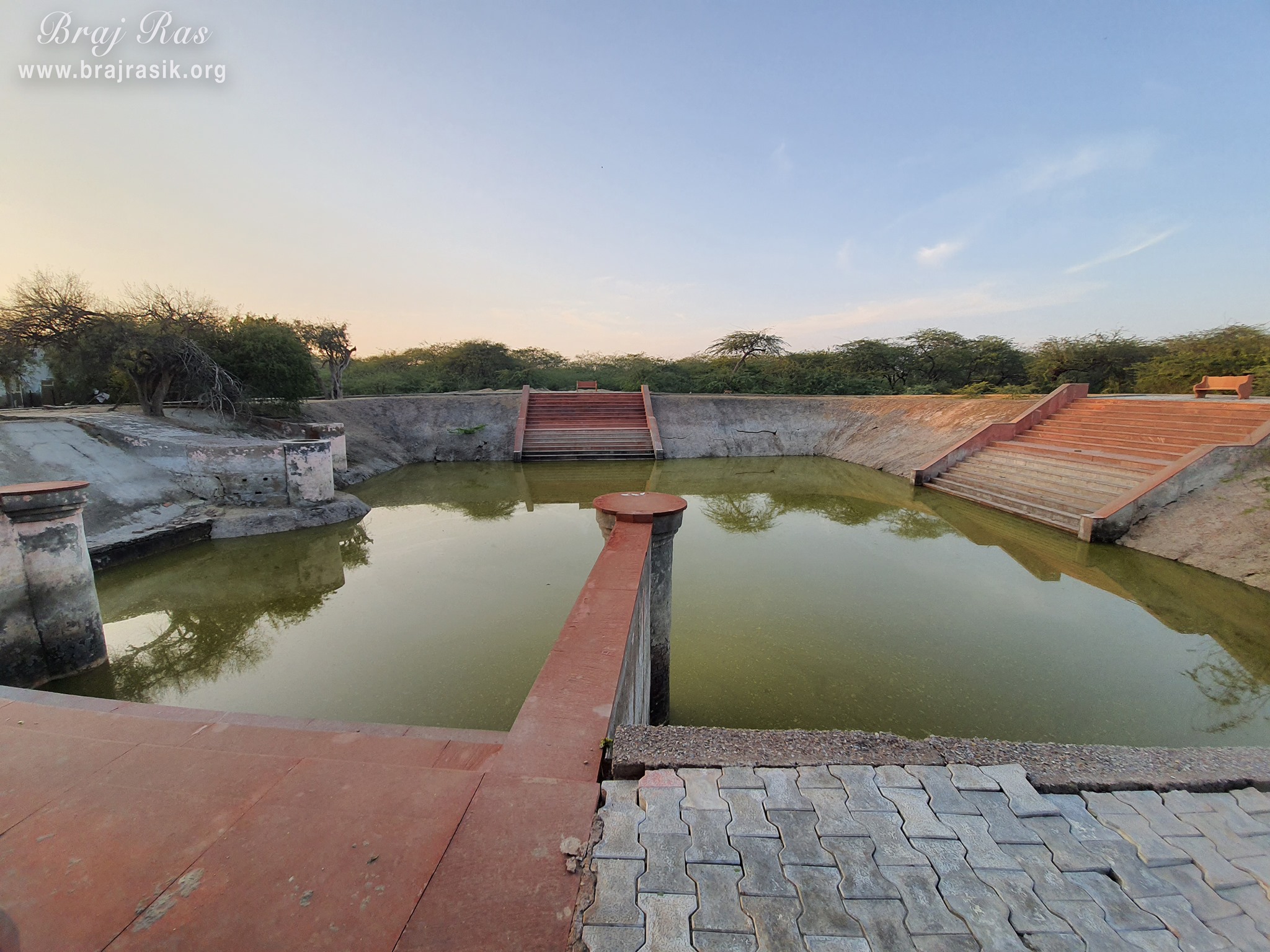 A nice and beautiful pond near Shyam Kuti, Govardhan