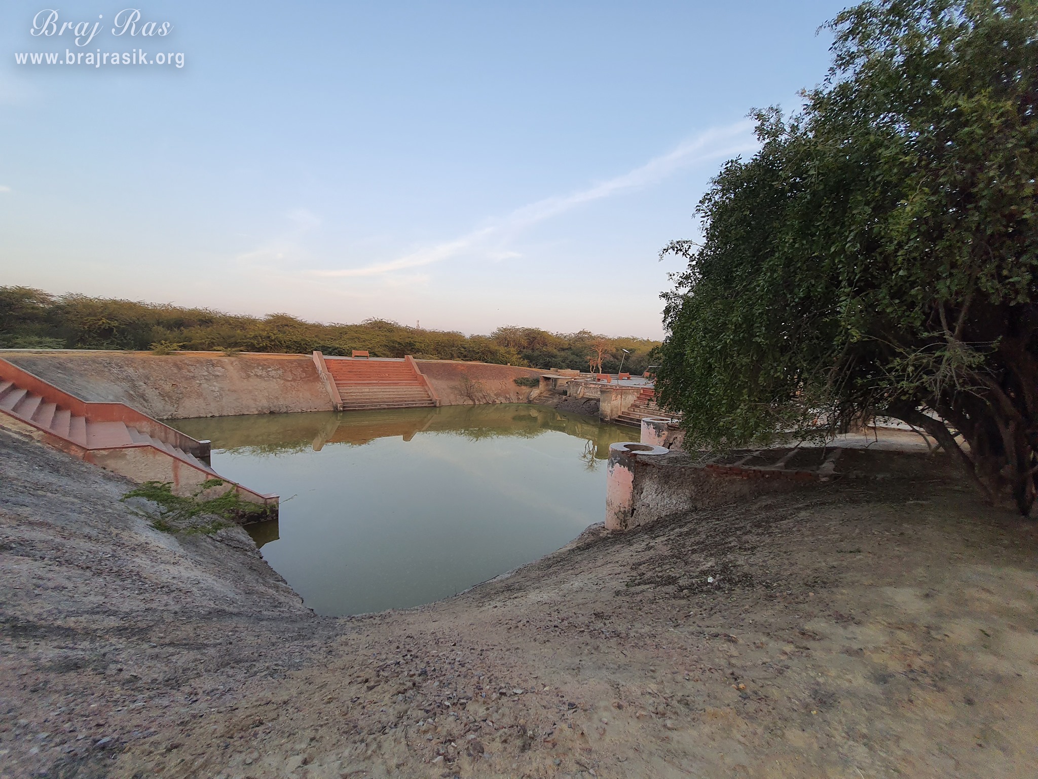 Another view of the pond near Shyam Kuti, Govardhan