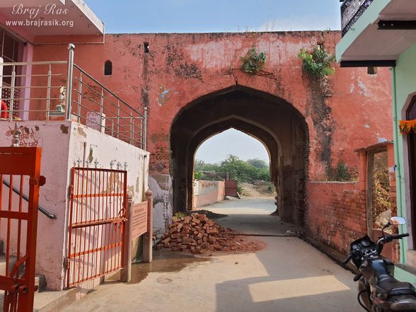 Entrance of Shri Kameshwar Mahadev Temple, Kamyavan