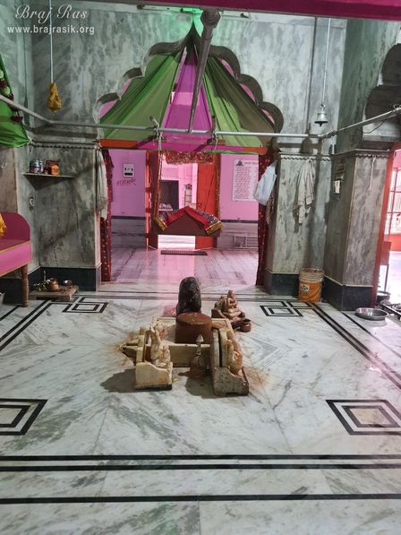 Darshan of Shri Kameshwar Mahadev, Kamyavan