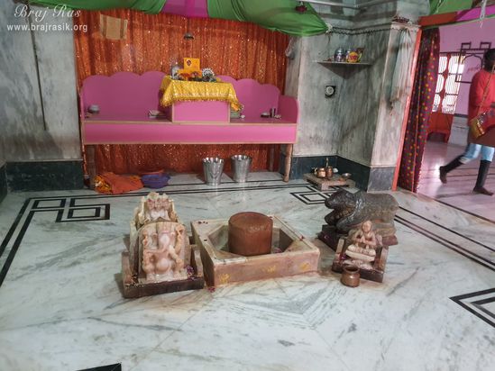 A nice darshan of Shri Kameshwar Mahadev, Kamyavan