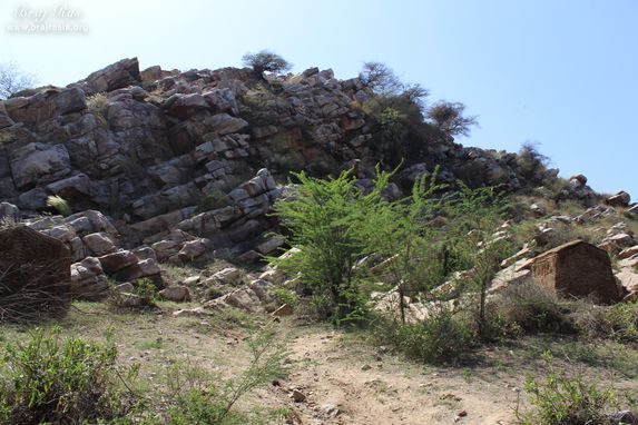 A nice view of the rocks of the hill near Vyomasur's Cave in Kamyavan.