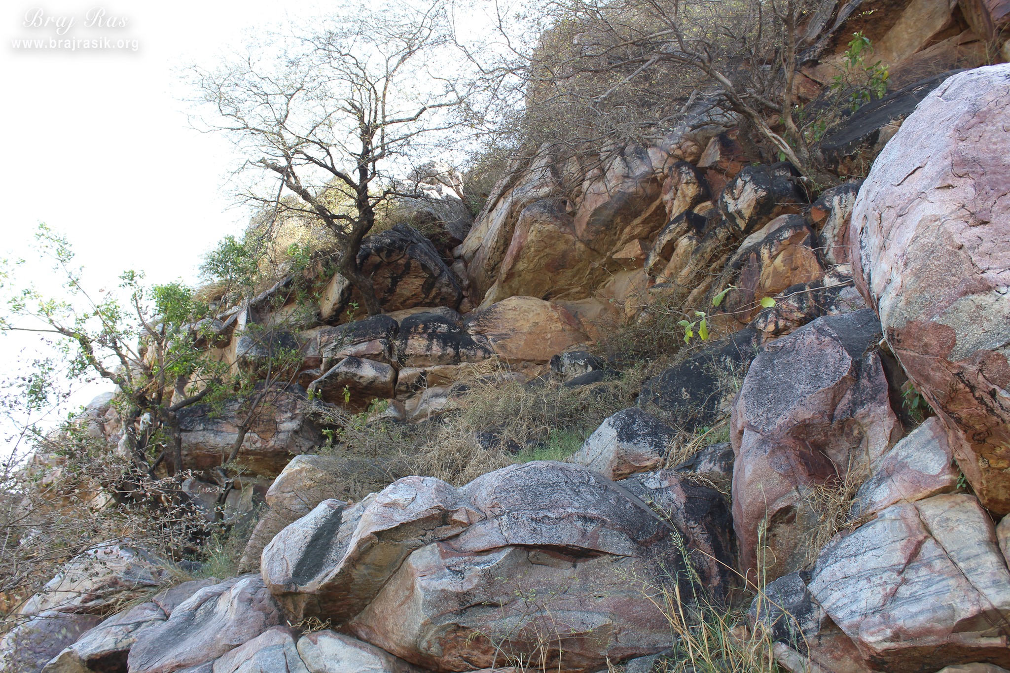 Beautiful and nice view of the hill at Vyomasur's Cave in Kamyavan.