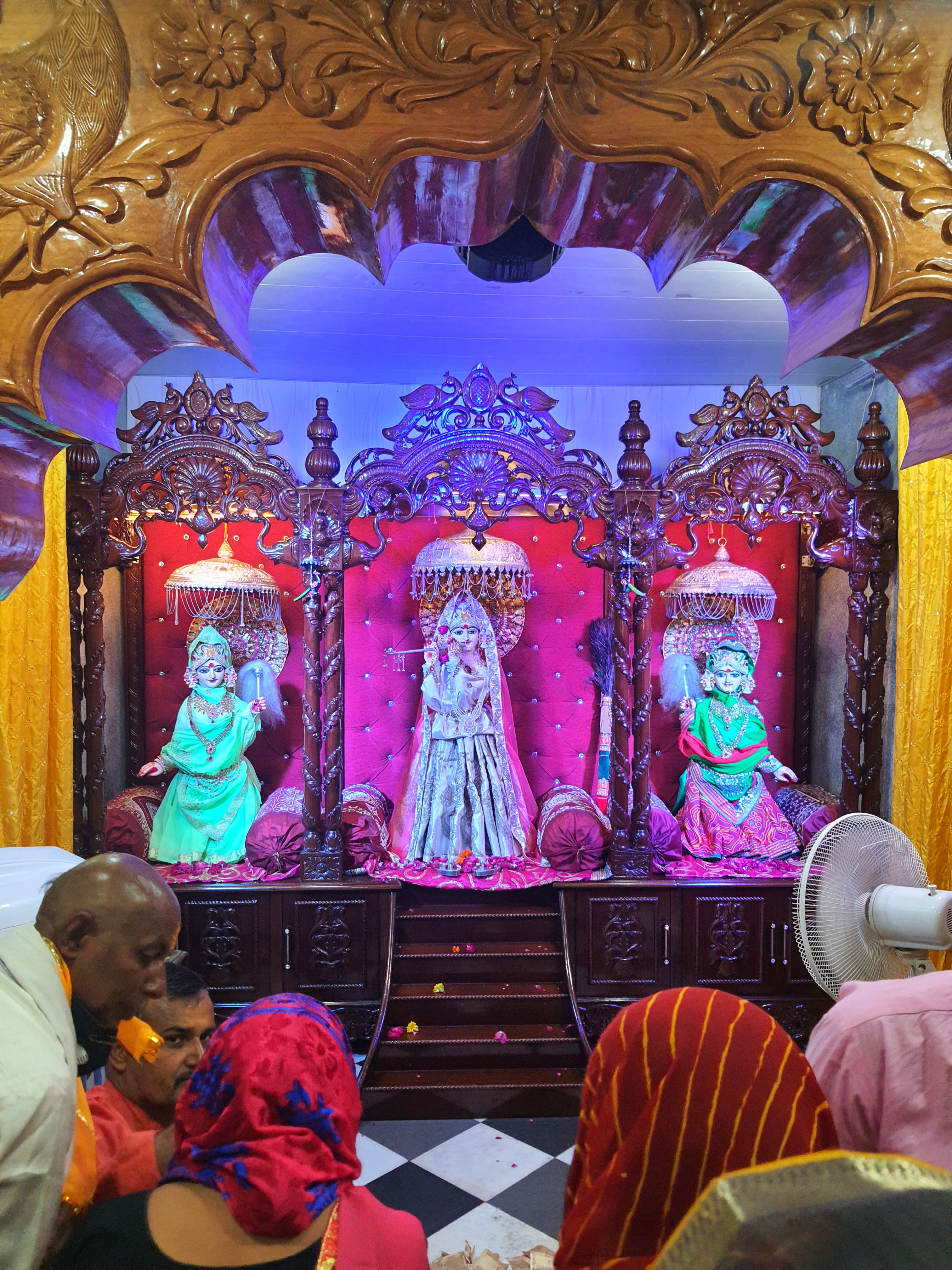 Darshan of Vanshichor Radharani with Lalita and Vishakha at Nidhivan.