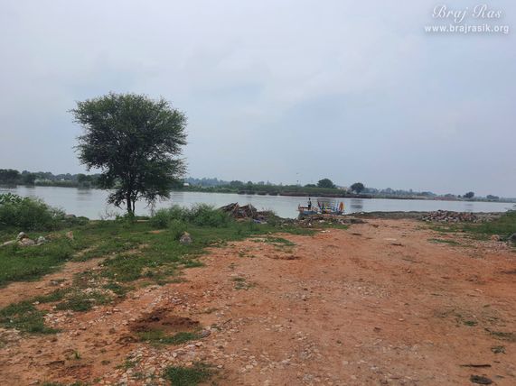 One may see another side of Yamuna from Devaraha Baba Samadhi/Bhajan Sthal.