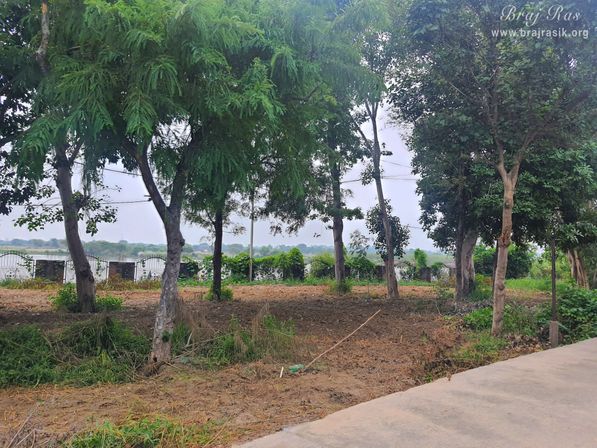Beautiful View of Yamuna from Devaraha Baba Samadhi/Bhajan Sthal.