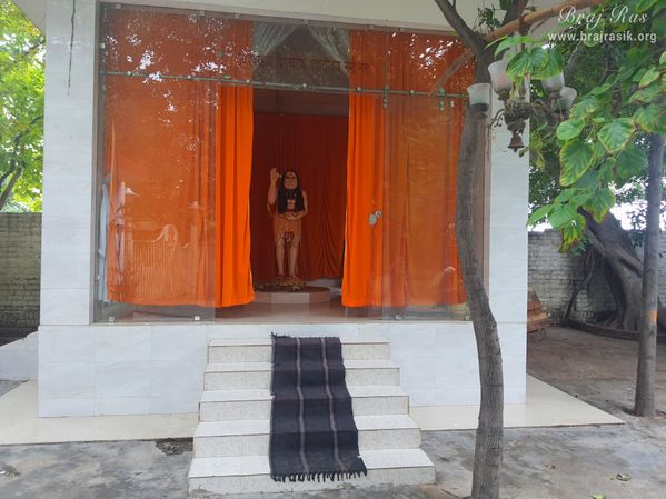 Glimpses of Devaraha Baba.