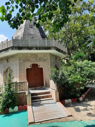 Close view of Shri Raman Bihari Temple at Ramanreti, Gokul - Braj.