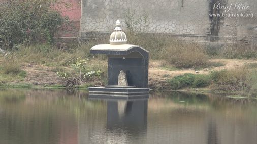 View of a small temple at Sankarshan Kund, Anyor, Govardhan.