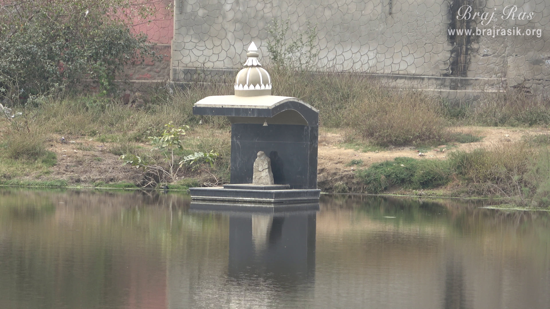 View of a small temple at Sankarshan Kund, Anyor, Govardhan.