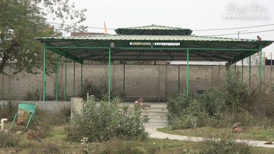 A resting place at Sankarshan Kund, Anyor, Govardhan