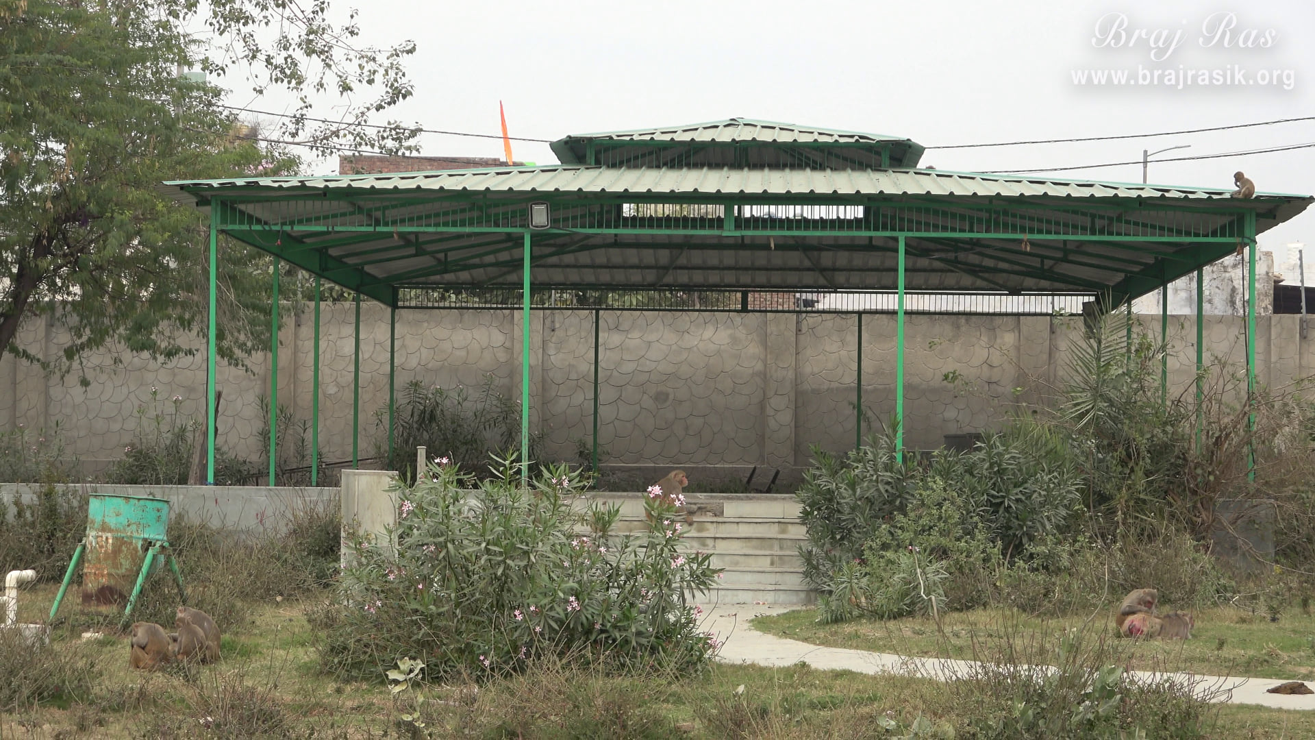 A resting place at Sankarshan Kund, Anyor, Govardhan