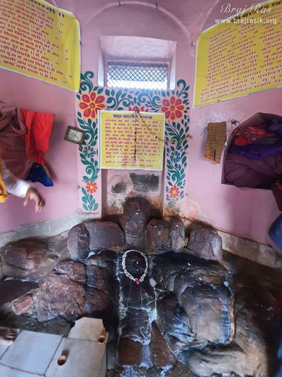 A nice darshan of Shri Balram Ji, seated in the form of Luk-Luk Dau Ji in Mukharvind, Govardhan.