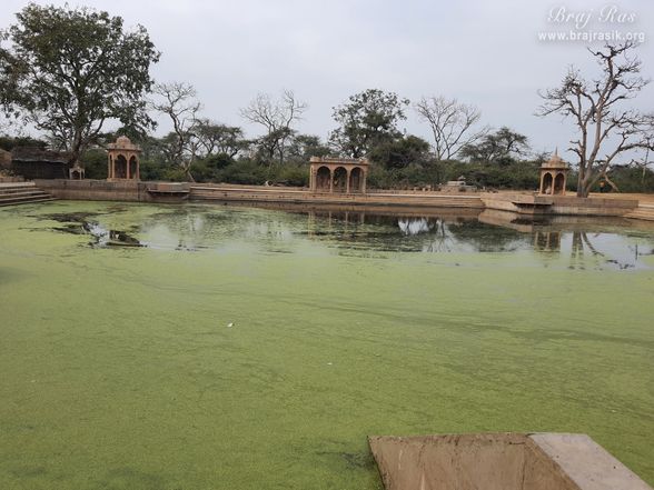 A beautiful view of Surbhi Kund in Govardhan.