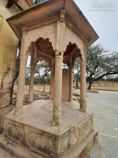 A beautiful small structure is built at Surbhi Kund in Govardhan.