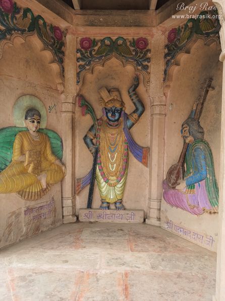 Nice darshan of Shrinath Ji with Mahaprabhu Shri Vallabhacharya Ji and Shri Parmanand Das Ji at Surbhi Kund in Govardhan.