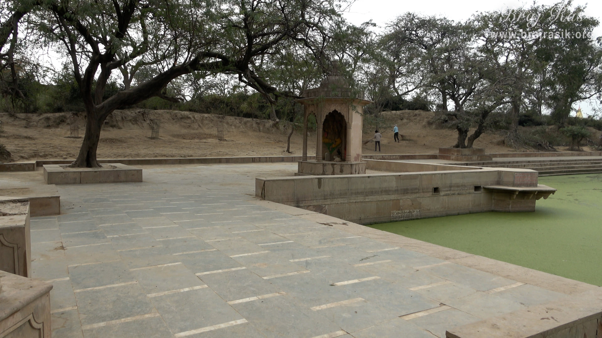 Beautiful view of the surroundings of Surbhi Kund in Govardhan.