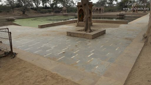 A soothing view of the surroundings of Surbhi Kund in Govardhan.