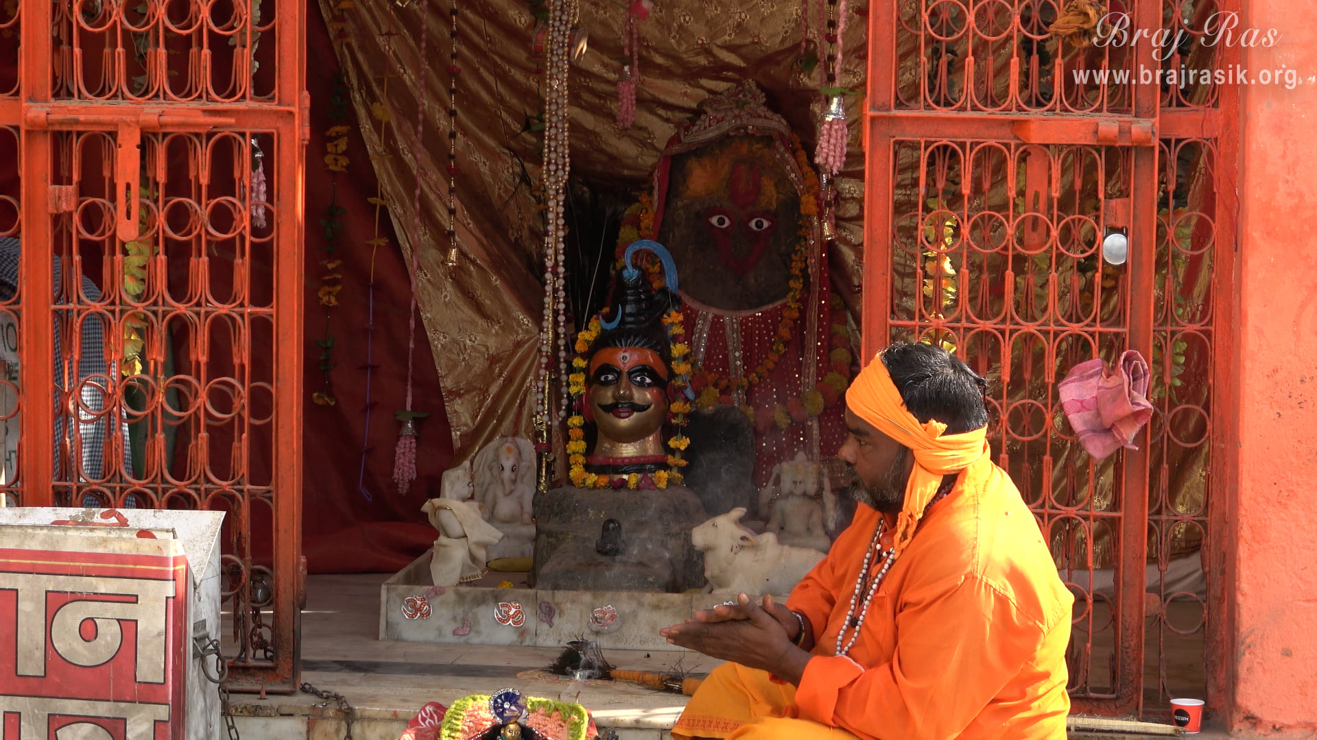 A nice darshan of Lord Shiva at Punchari Ka Lautha in Govardhan.