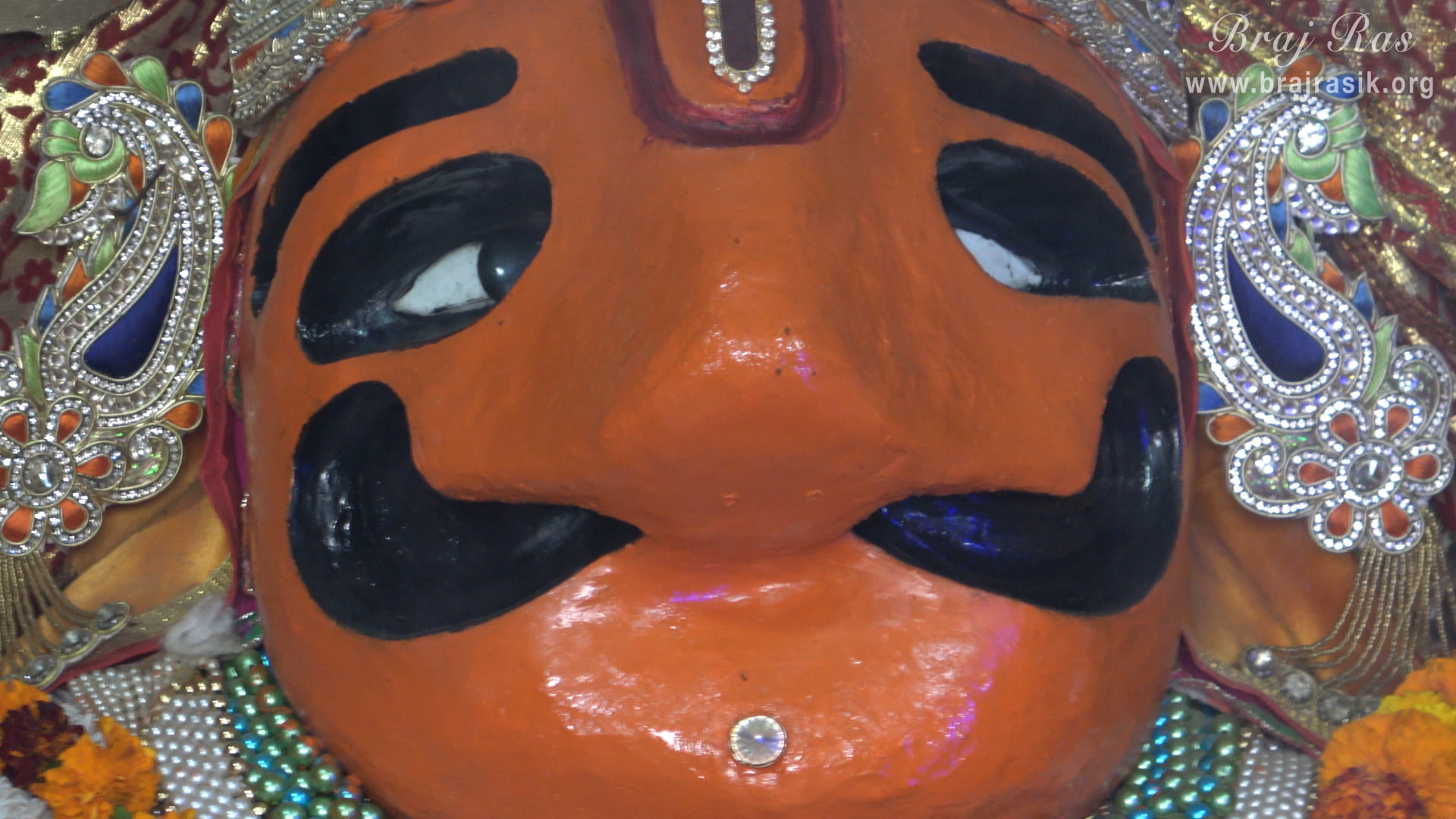 Face darshan of Punchari Ka Lautha in Govardhan.