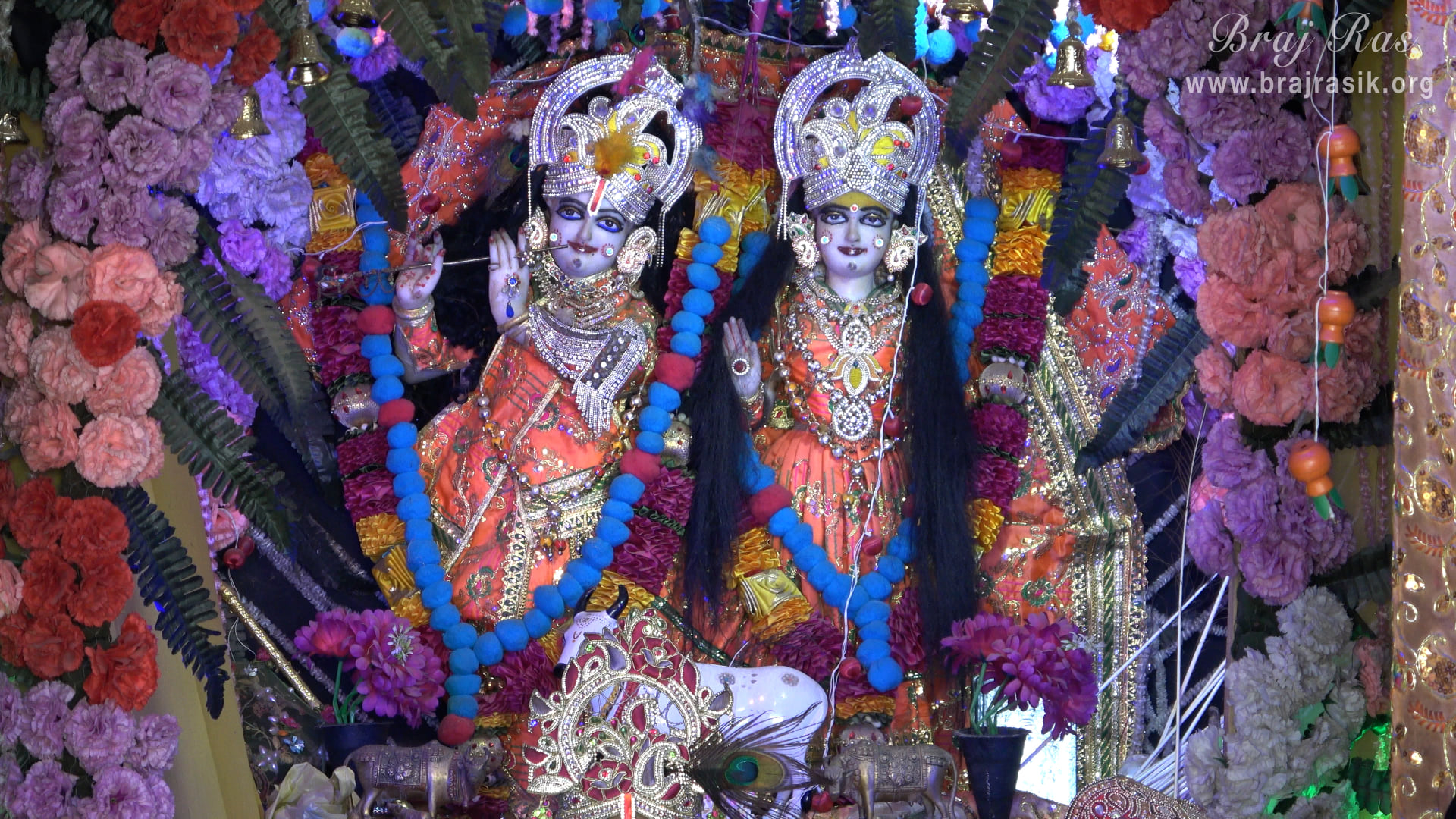 Close darshan of Shri Krishn and his cowherd friend Lautha in Punchari Ka Lautha in Govardhan.