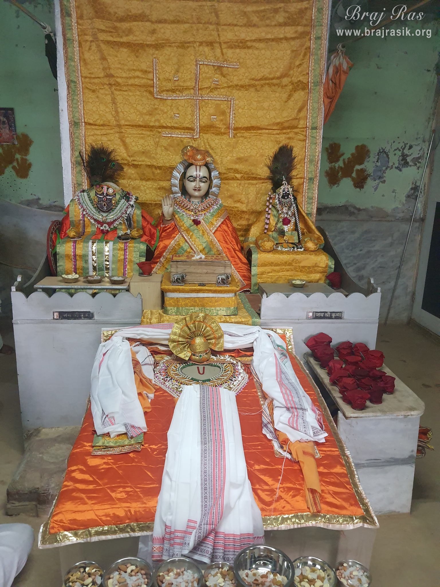 Darshan of Baithak of Mahaprabhu Shri Vallabhacharya Ji at Shri Thakurani Ghat and Shri Govind Ghat in Gokul.