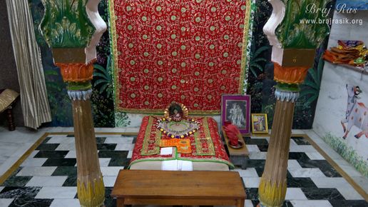 Darshan of Baithak of Gusain Shri Vitthalnath Ji at Shri Thakurani Ghat and Shri Govind Ghat in Gokul.