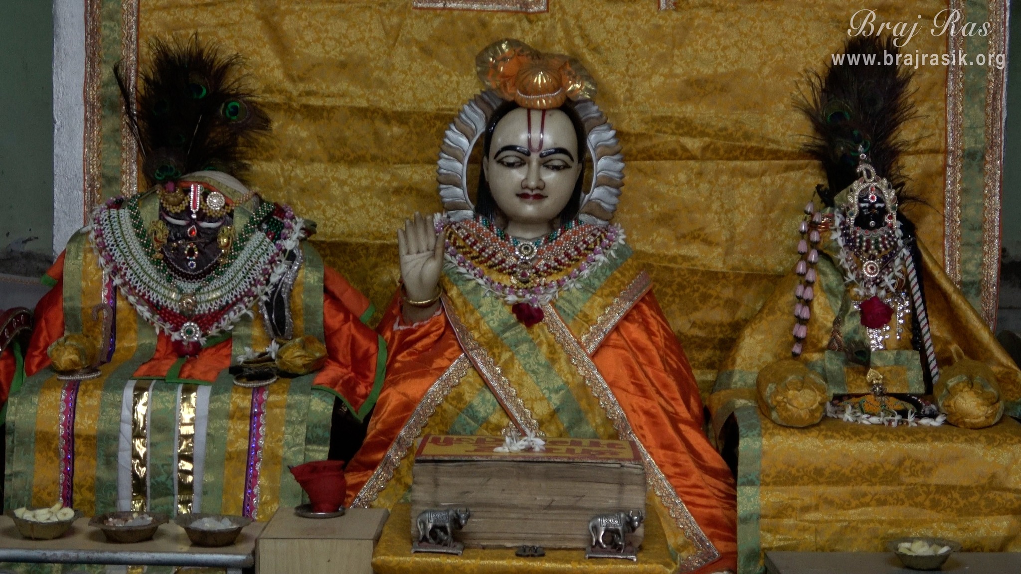 Darshan of Mahaprabhu Shri Vallabhacharya, Shrinathji and Shri Yamuna Ji inside Shri Vallabhcharya's Baithak at Shri Thakurani Ghat and Shri Govind Ghat in Gokul.