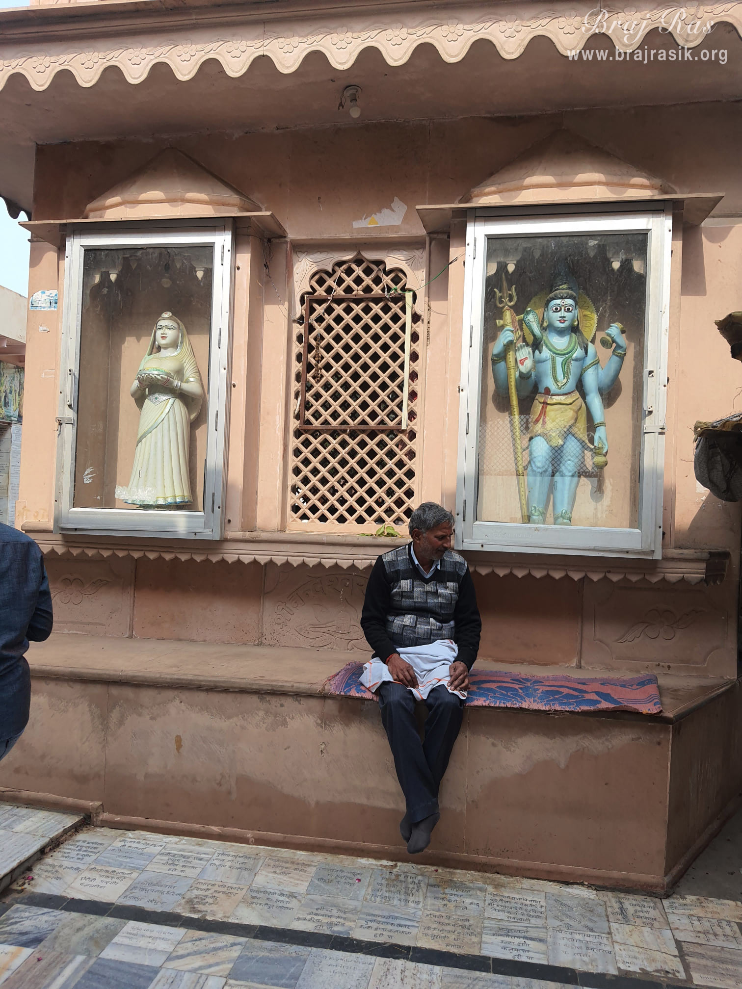 Lord Shiva and Goddess Parvati at Nand Bhavan or Chaurasi Khamba Temple in Gokul.