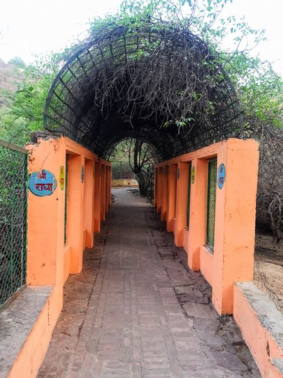 Way towards Maan Mandir, Barsana