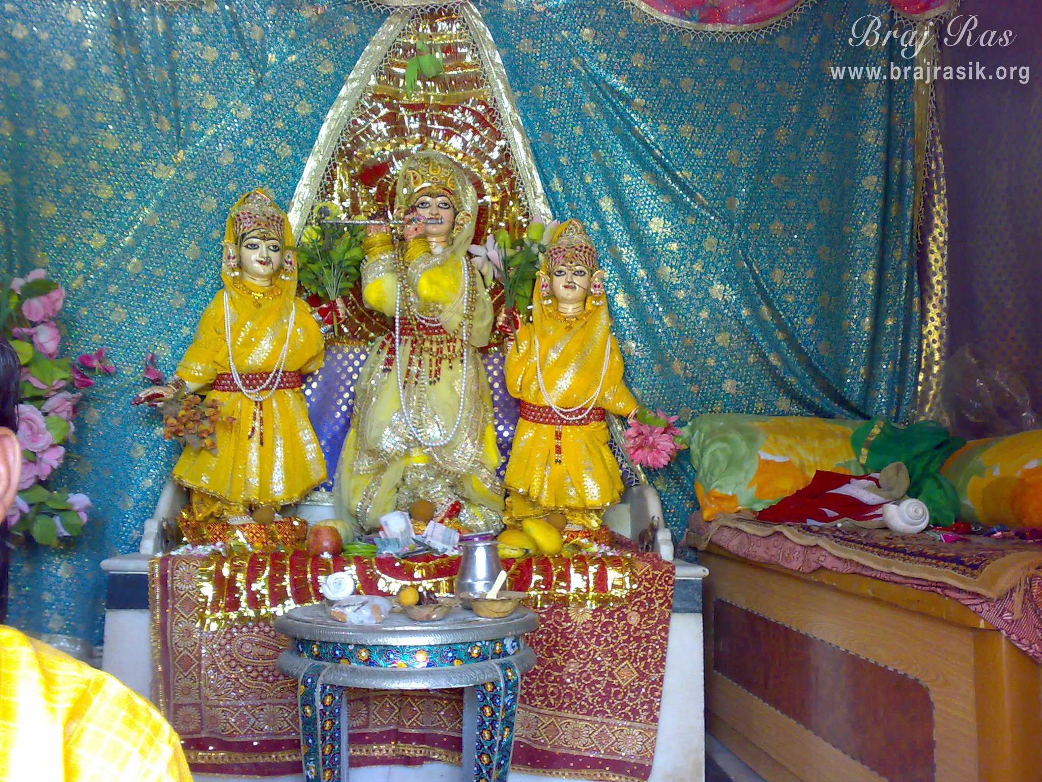 Akshay Tritiya Darshan [year 2010] of Shri Banishichor Radharani at Nidhivan Vrindavan. It is only during Akshaytritiya, that one can have the darshan of Her lotus feet.